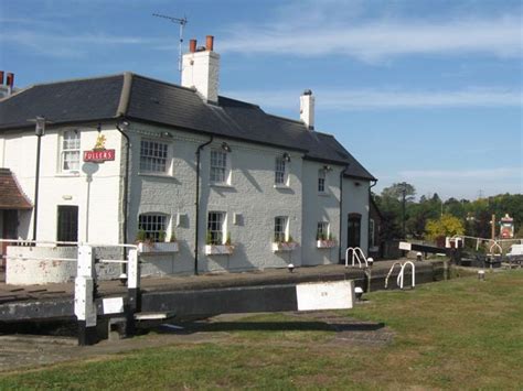 Grand Union Canal - Grove Lock Public... © Chris Reynolds cc-by-sa/2.0 :: Geograph Britain and ...