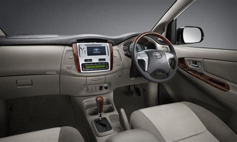 Toyota Innova Facelift Launch On 5th October - TheMech.in