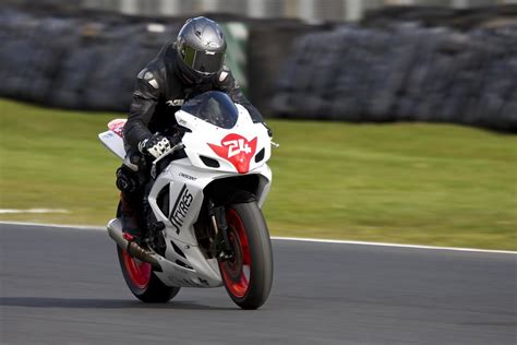 Suzuki GSX-R600 | A GSX-R 600 race bike coming down The Aven… | Richard Crawford | Flickr