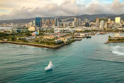 Historic Honolulu | Statue, Palace, Churches & Monuments