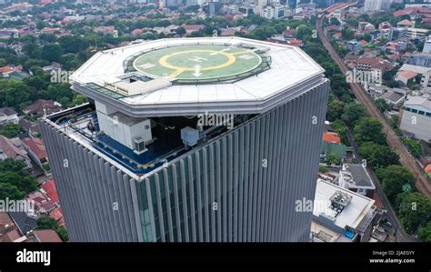 Helicopter landing pad on roof hi-res stock photography and images - Alamy