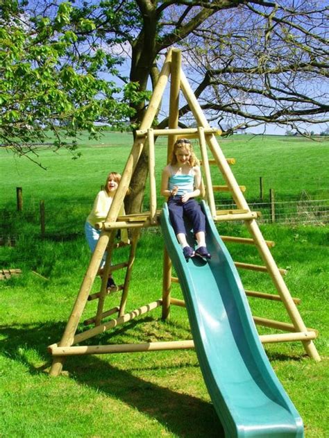 Kinderrutsche im Garten garantiert großen Kinderspaß | Play area ...