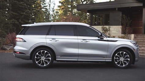 Lincoln's 494-HP Plug-In Hybrid SUV Gets Official MPG Figures