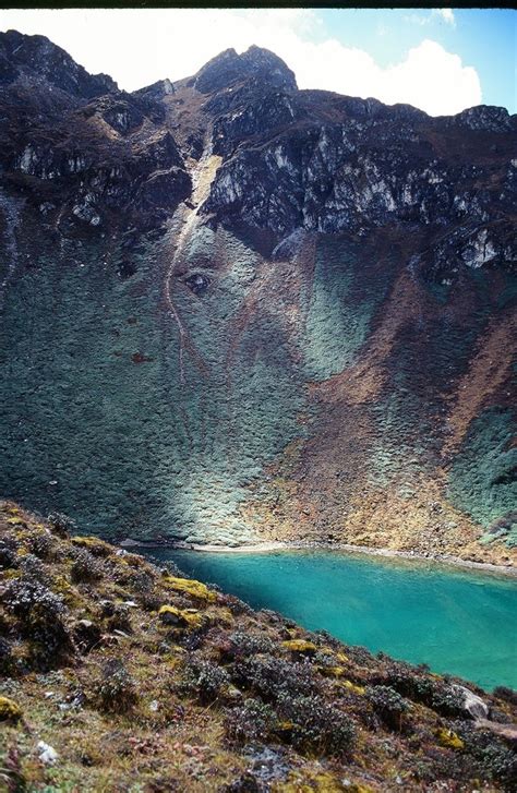 Bhutan, Turquoise lake. | Путешествия, Природа