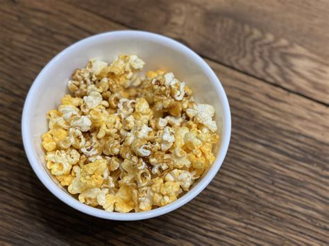 Homemade Chicago Mix Popcorn Recipe - Kayla Fioravanti