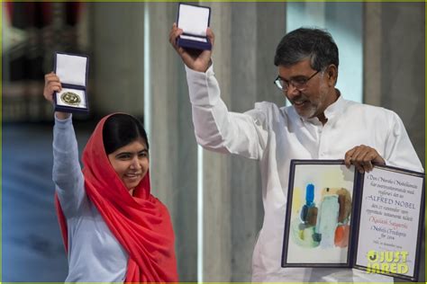 Activist Malala Yousafzai Accepts Nobel Peace Prize in Norway: Photo ...