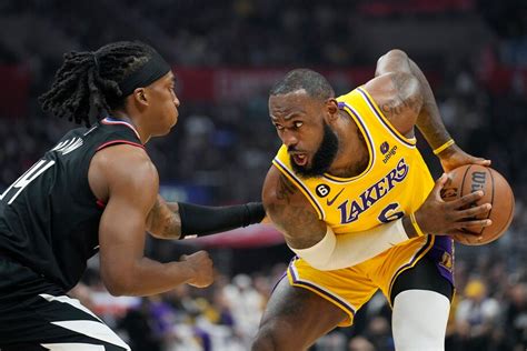 LeBron James’s injury plunges Lakers deeper into nightmare start - The ...