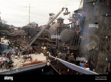 FILMING PRODUCTION (ALT) LOCATION (ALT) BEHIND THE SCENES (ALT) ON SET (ALT) O/S 'WATERWORLD ...