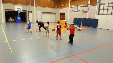 KENNIS MAKEN MET BASKETBAL - B.C. New Stars