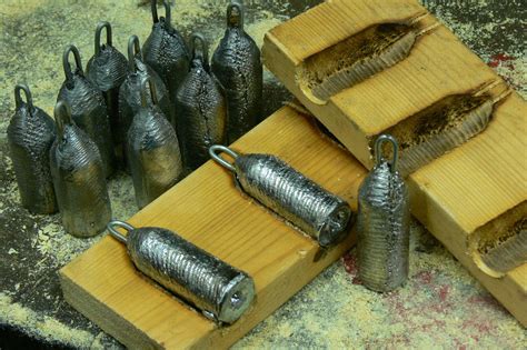 Making lead fishing weights in wooden moulds | Homemade fishing lures ...