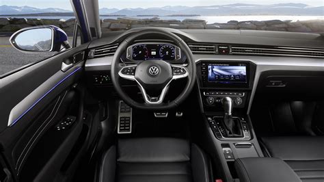 B8 Volkswagen Passat facelift revealed – new MIB3 infotainment and IQ.Drive assistance systems ...