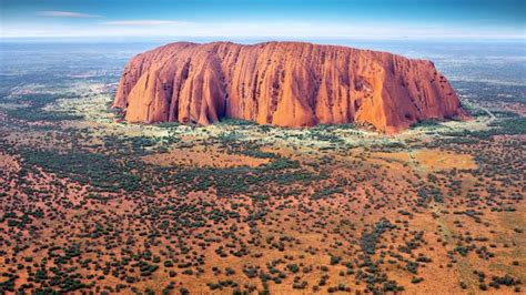 Uluru, world largest rock. : r/Damnthatsinteresting