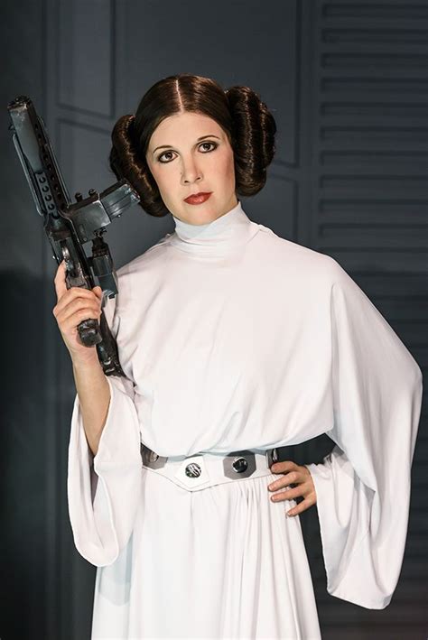 28 Famous Hairstyles That Are Instant Halloween Costumes | Star wars princess leia costume ...