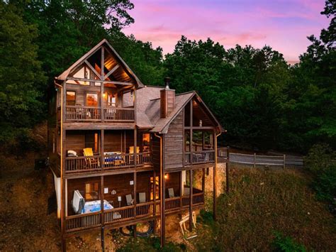 A Stunning Log Cabin in the Blue Ridge Mtns. ⛰️ 🪵 | TravelPirates