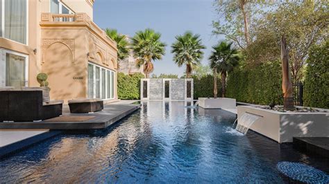 Stylishly Upgraded Villa in Jumeirah Islands - YouTube