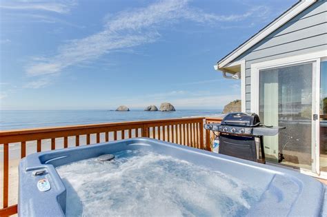 Beachfront, dog-friendly cottage w/ private hot tub and stunning views! UPDATED 2019 ...