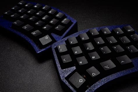 Are Ergonomic Keyboards Good For Gaming: Pros and Cons - keyboardclack.com