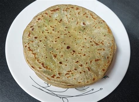 Aloo Methi Leaves Paratha (Potato and Fenugreek Flatbread) - Delishably