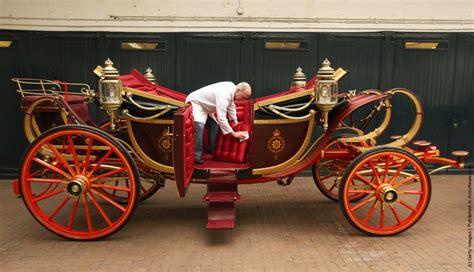 gold state coach | Royal, Antique cars, Horse drawn