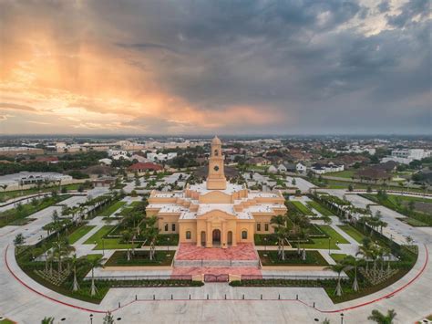 Presidents and Matrons of the McAllen Texas Temple | ChurchofJesusChristTemples.org