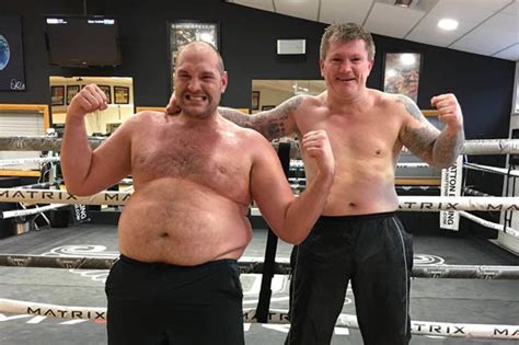 Photo: Tyson Fury Shows Off Bloated Form in Training Camp - Boxing News