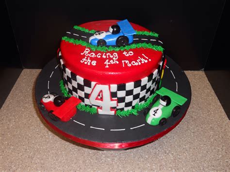 F1 birthday cake | Cars birthday cake, Race car cake, Race car birthday cake