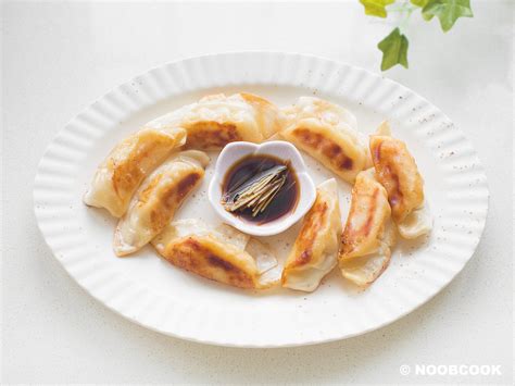 How to Pan Fry Gyoza (Frozen Supermarket) | Noob Cook