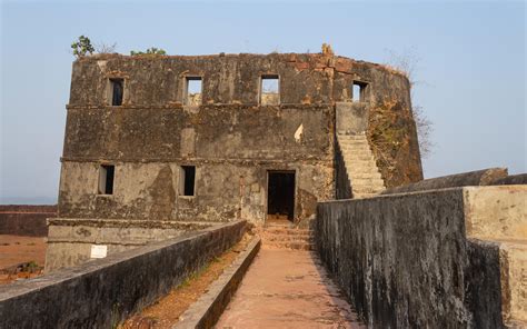 On The Bank Of Shastri River, Jaigad Fort In Ratnagiri Offers A ...