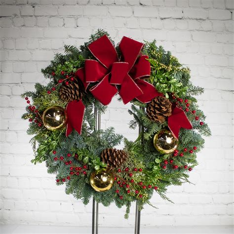 Traditional Christmas Wreath - 22" :: Ashland Addison Florist Co.