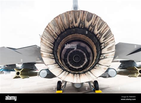 F-16 aircraft Jet Engine Stock Photo - Alamy