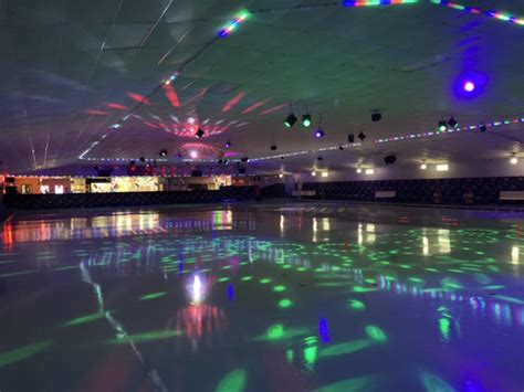 DAIRY ASHFORD ROLLER RINK - 91 Photos & 102 Reviews - Skating Rinks ...