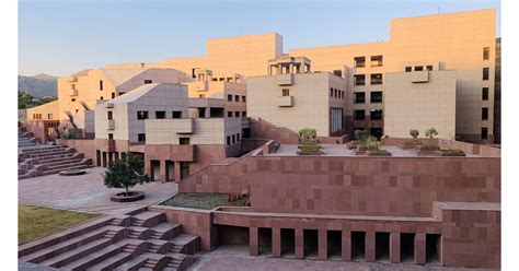 IIM Udaipur - the first and only IIM to launch a Summer Program in Management