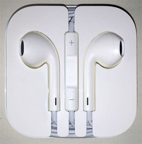 Difference Between EarPods and AirPods | Difference Between