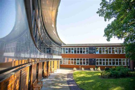 Derby High School Celebrates GCSE Results - Derby High School