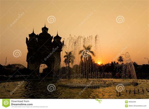 Patuxai Victory Monument in Vientiane Stock Image - Image of memorial, famous: 99562395