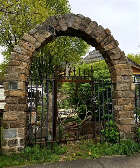 Pretty stone arch/gate | 歴史