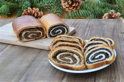 Hungarian Nut Roll (Beigli) ⋆ Breads and Rolls ⋆ Christmas-Cookies.com