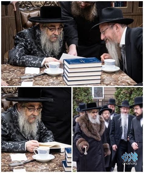 Satmar Rebbe Presented with Rebbe’s Seforim - Anash.org