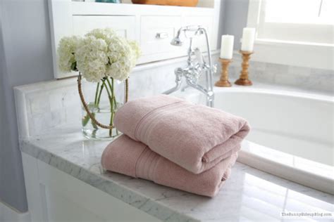 Bathroom Decor (a pop of pink!) - The Sunny Side Up Blog