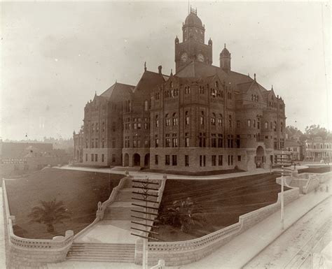 The Los Angeles County courthouse building, constructed in 1891 ...