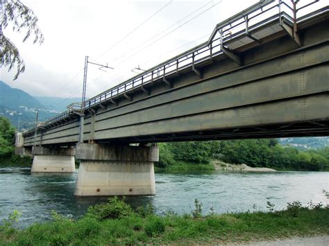 Adda River Railway Bridge (Calolziocorte/Olginate, 1990) | Structurae