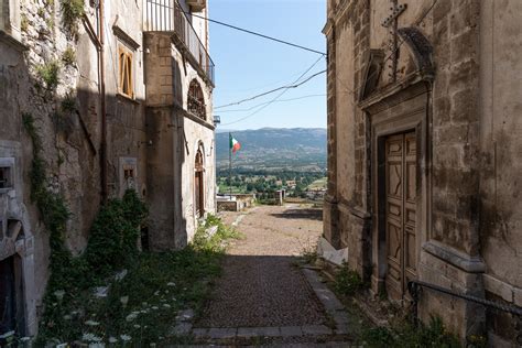 The Abandoned City on a Mountain in Italy — Abandoned Central