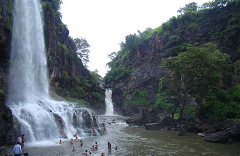 10 Best Waterfalls near Indore That You Can Visit in 2024