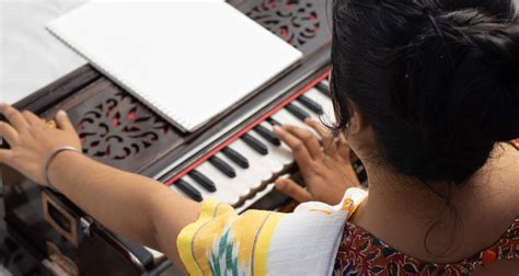 Best Online Carnatic Music Classes from India for Kids and Ladies - UAE - US - UK - CA - IN