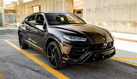 Alquile Lamborghini URUS Black en Miami - Pugachev Luxury Car Rental