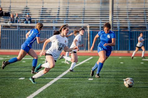 Girls’ soccer drops first league game of the year