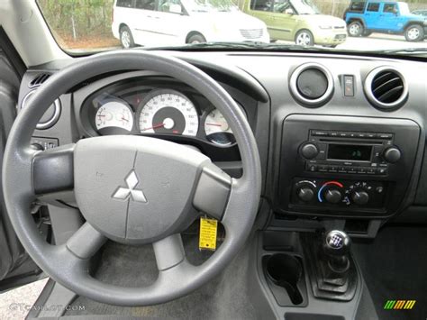 2007 Mitsubishi Raider LS Extended Cab Dashboard Photos | GTCarLot.com