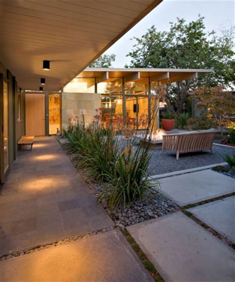 Astounding Top 20+ Most Beautiful Mid Century Modern Backyard Design Ideas https://d… | Modern ...