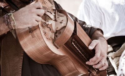 Celtic Music Guide: Medieval and Renaissance Instruments