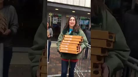 Dua Lipa bought her fans Pizza in Amsterdam - YouTube